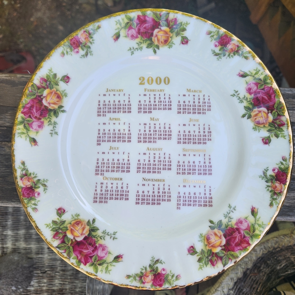 Royal Albert Old Country Roses 2000 Calendar Plate 10 1/2